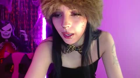 Snapshot of kind_scarlett chatting on October 29, 2:57 am Kind Scarlett online show from October 29, 2:57 am