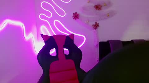 Snapshot of kind_scarlett chatting on December 10, 11:08 pm Kind Scarlett online show from December 10, 11:08 pm