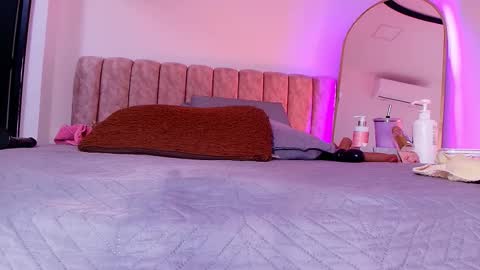 Bella online show from February 27, 3:32 am