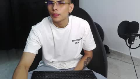 Snapshot of king_bryan19 chatting on February 23, 3:35 am bryan online show from February 23, 3:35 am