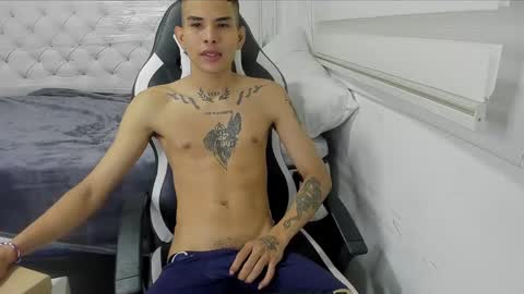 Snapshot of king_bryan19 chatting on February 17, 7:23 pm bryan online show from February 17, 7:23 pm