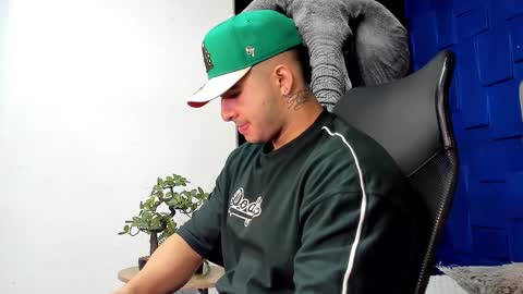 Angel Falconer online show from November 3, 12:44 am