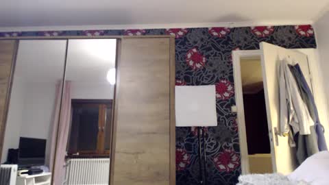 Snapshot of kingandprincess chatting on February 16, 5:26 pm sexysexyhotwetpinkredpussy online show from February 16, 5:26 pm