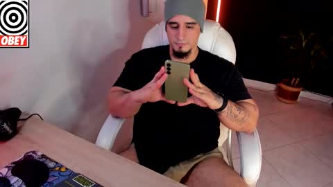 King Bear online show from February 4, 1:42 am