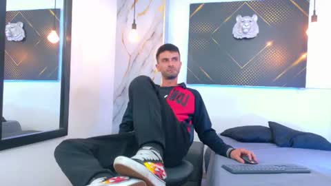 KING  online show from July 22, 3:52 am