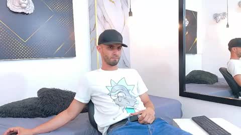 KING  online show from May 3, 4:07 am