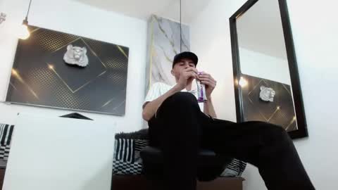 KING  online show from April 30, 4:39 am