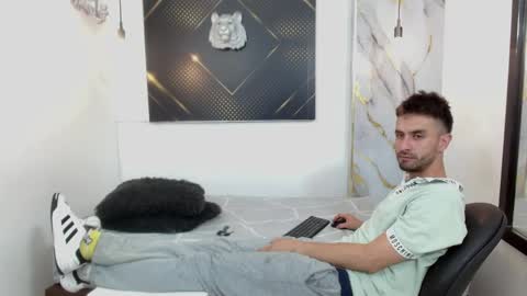 KING  online show from May 2, 3:56 am