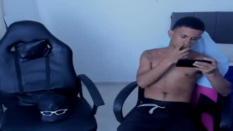 DOMINANT ALPHA KINGS online show from June 16, 11:42 pm
