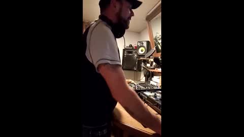 kinky_413x online show from March 8, 7:40 pm