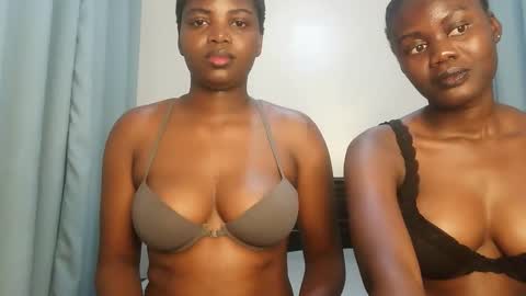 Snapshot of kinky_lola1 chatting on October 1, 3:38 am Lola online show from October 1, 3:38 am