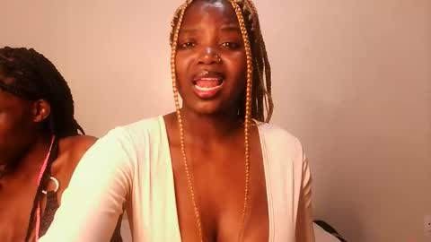Snapshot of kinky_lola1 chatting on October 14, 9:29 pm Lola online show from October 14, 9:29 pm