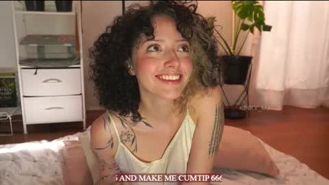 Snapshot of kinky_mj chatting on October 14, 7:28 pm Mary your fav curly girl online show from October 14, 7:28 pm
