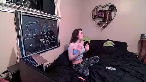 kinkykumiho online show from April 6, 9:05 pm