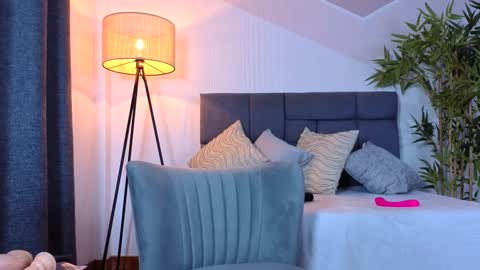 kinkyzoe20 online show from November 3, 7:48 pm