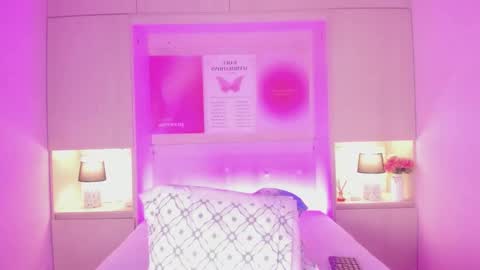 M A R A  online show from October 17, 1:04 pm