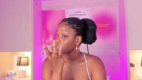 M A R A  online show from October 7, 8:05 pm