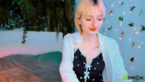 Kira online show from May 3, 9:10 pm