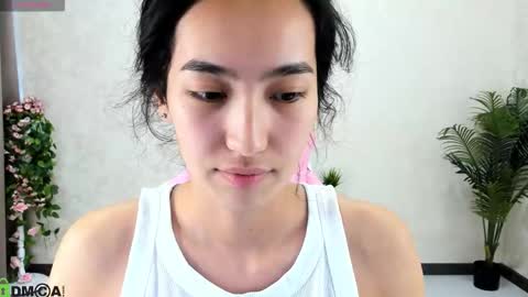 Snapshot of kira_lilian chatting on October 9, 4:18 am Aura online show from October 9, 4:18 am