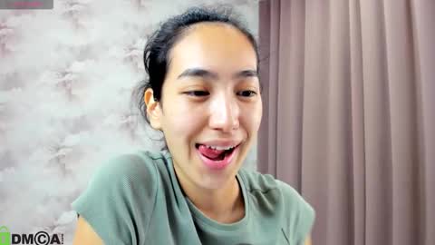 Snapshot of kira_lilian chatting on October 1, 4:22 am Aura online show from October 1, 4:22 am