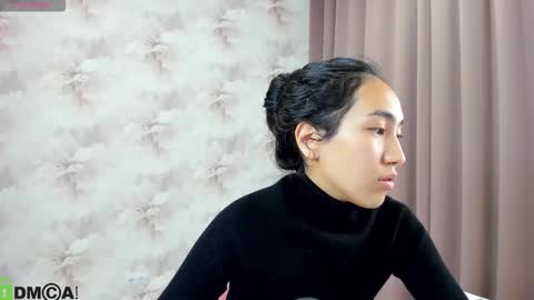 Snapshot of kira_lilian chatting on October 2, 4:33 am Aura online show from October 2, 4:33 am