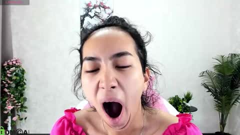 Snapshot of kira_lilian chatting on October 17, 3:21 am Aura online show from October 17, 3:21 am