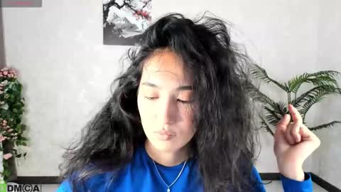 Snapshot of kira_lilian chatting on September 12, 9:33 am Aura online show from September 12, 9:33 am
