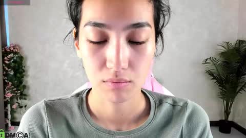 Snapshot of kira_lilian chatting on September 30, 4:01 am Aura online show from September 30, 4:01 am