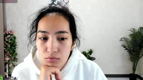 Snapshot of kira_lilian chatting on October 6, 3:24 am Aura online show from October 6, 3:24 am