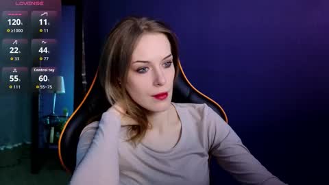 kira_noir_ online show from March 17, 3:39 pm