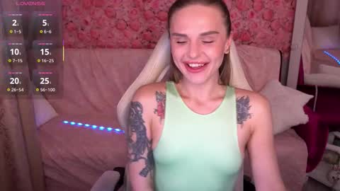 kiraagray online show from March 13, 2:53 pm