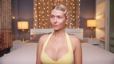 kira bloom online show from June 16, 3:54 am