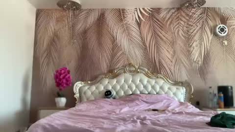 KiraDivine online show from April 25, 12:18 pm