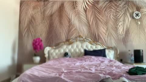 KiraDivine online show from April 25, 1:41 pm