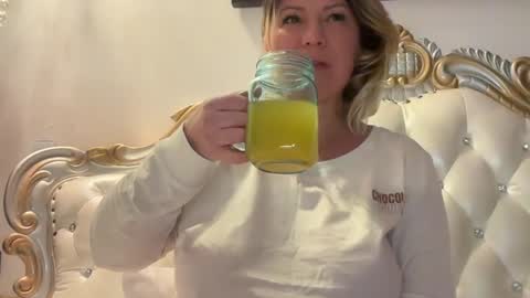 KiraDivine online show from January 8, 2:01 pm