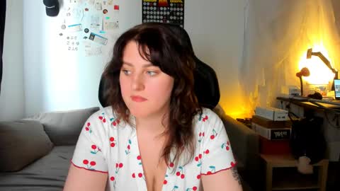 Kira  online show from May 7, 1:51 pm
