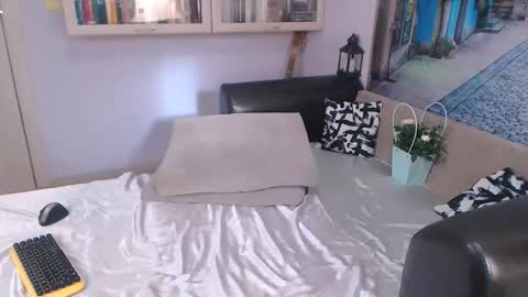 Kira online show from October 31, 8:48 am