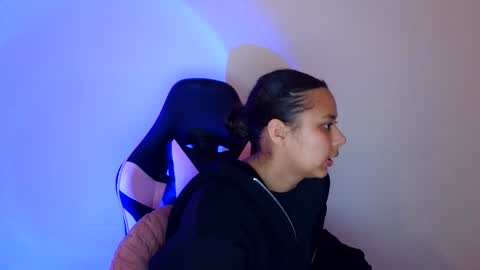 Snapshot of kiss_ameliaa chatting on October 30, 1:44 pm kiss_ameliaa online show from October 30, 1:44 pm