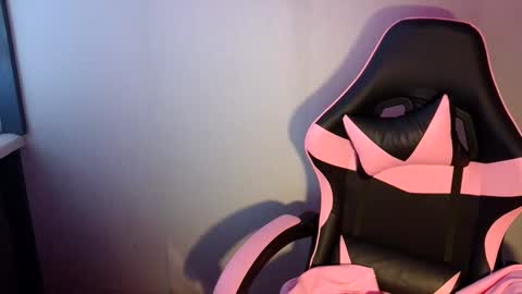 Snapshot of kiss_ameliaa chatting on March 11, 11:33 am kiss_ameliaa online show from March 11, 11:33 am