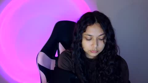 kiss_ameliaa online show from November 27, 8:44 am