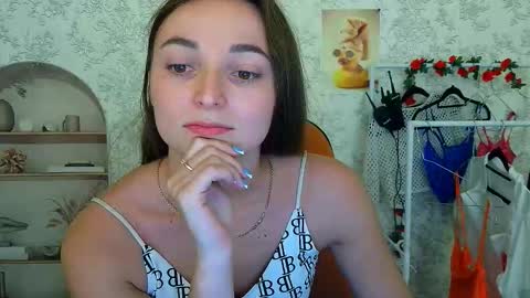 Snapshot of kiss_shy chatting on October 22, 3:35 pm Valeria online show from October 22, 3:35 pm