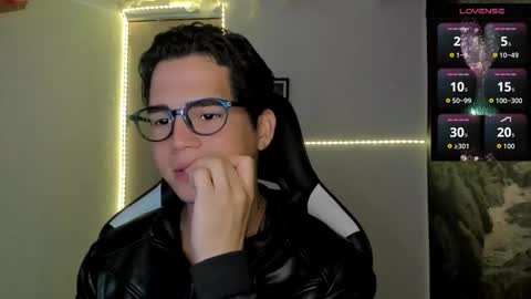 kiss_whitee online show from March 17, 10:59 pm