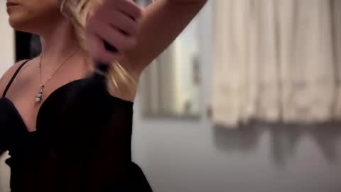 Kissah Kreampuff online show from January 1, 4:07 am