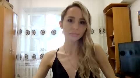 kissandbelle online show from November 13, 7:44 am