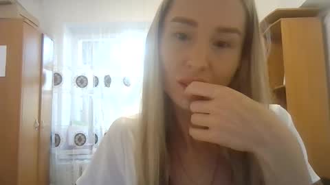 kissandbelle online show from October 26, 7:09 am