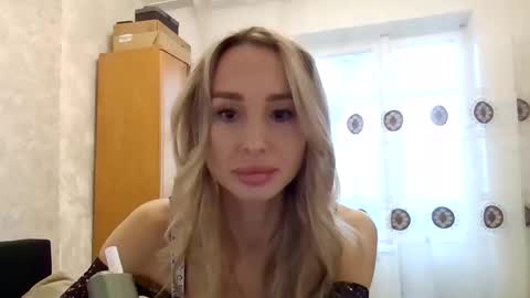 kissandbelle online show from November 23, 7:17 am