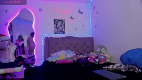 kisses_of_daniela online show from May 12, 3:04 am