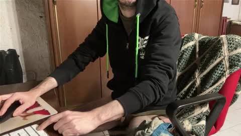 kissofbanned1983 online show from February 10, 9:45 am