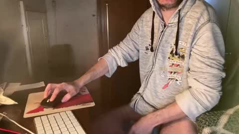 kissofbanned1983 online show from April 30, 11:15 am