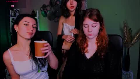 kitniss online show from November 14, 10:44 pm